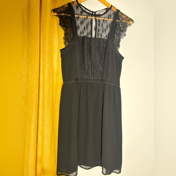 H&M Dress with lace details - Picture 1 of 3